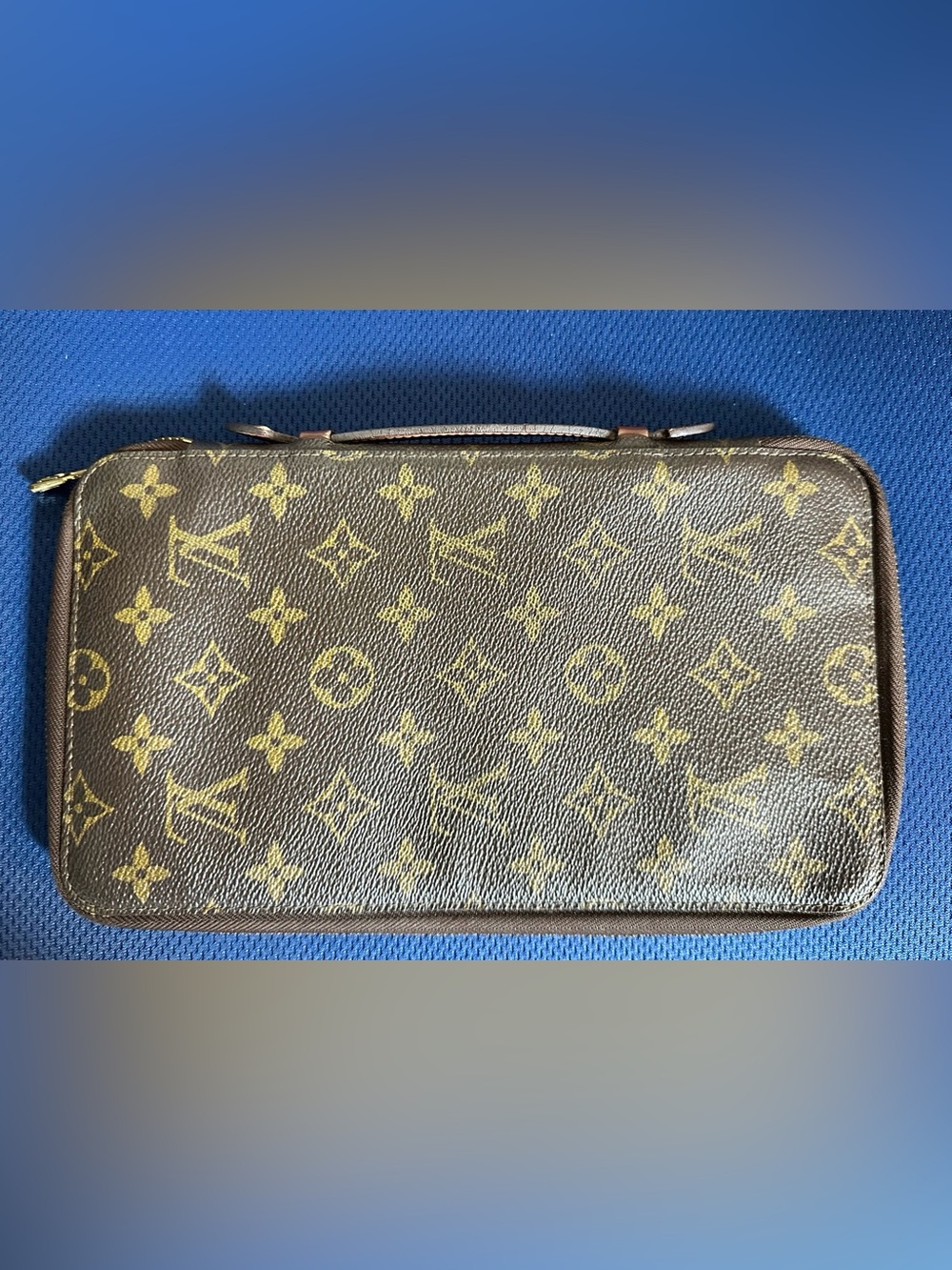 Louis Vuitton Authentic Vintage Passport Holder Classic LV Monogram